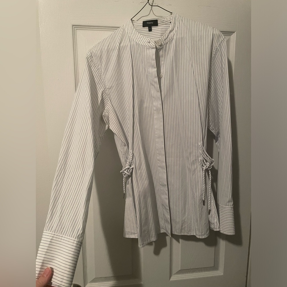 Theory collared shirt with adjustable ties for cinched waist, super flattering